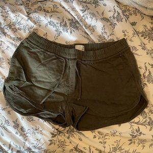 Aritzia - Community Habitus Linen Shorts